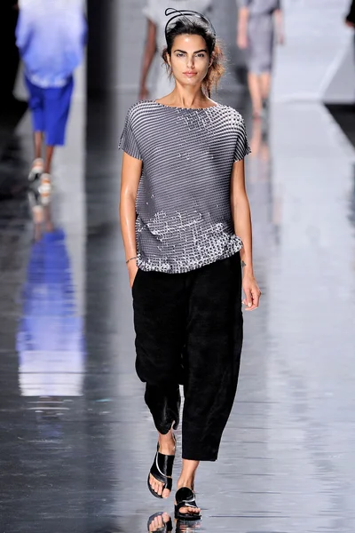 Look 10